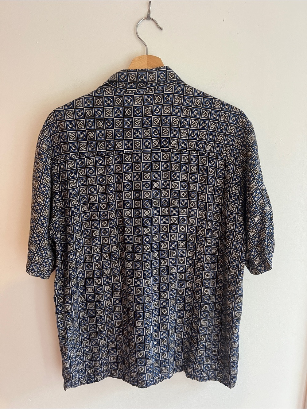 Vintage Y2K Dad Shirt with Retro And Geometric Pattern - Picture 3 of 10